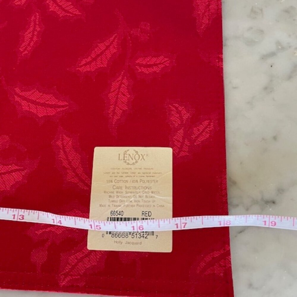 LENOX Holly Jacquard Damask Red Placemats (4) - Picture 11 of 11